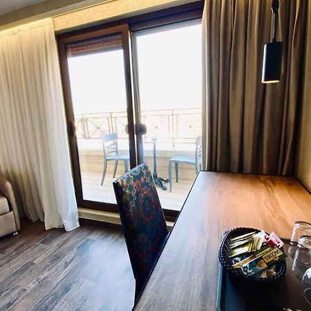 Deluxe Rooms In Blloku Area Тирана Екстер'єр фото