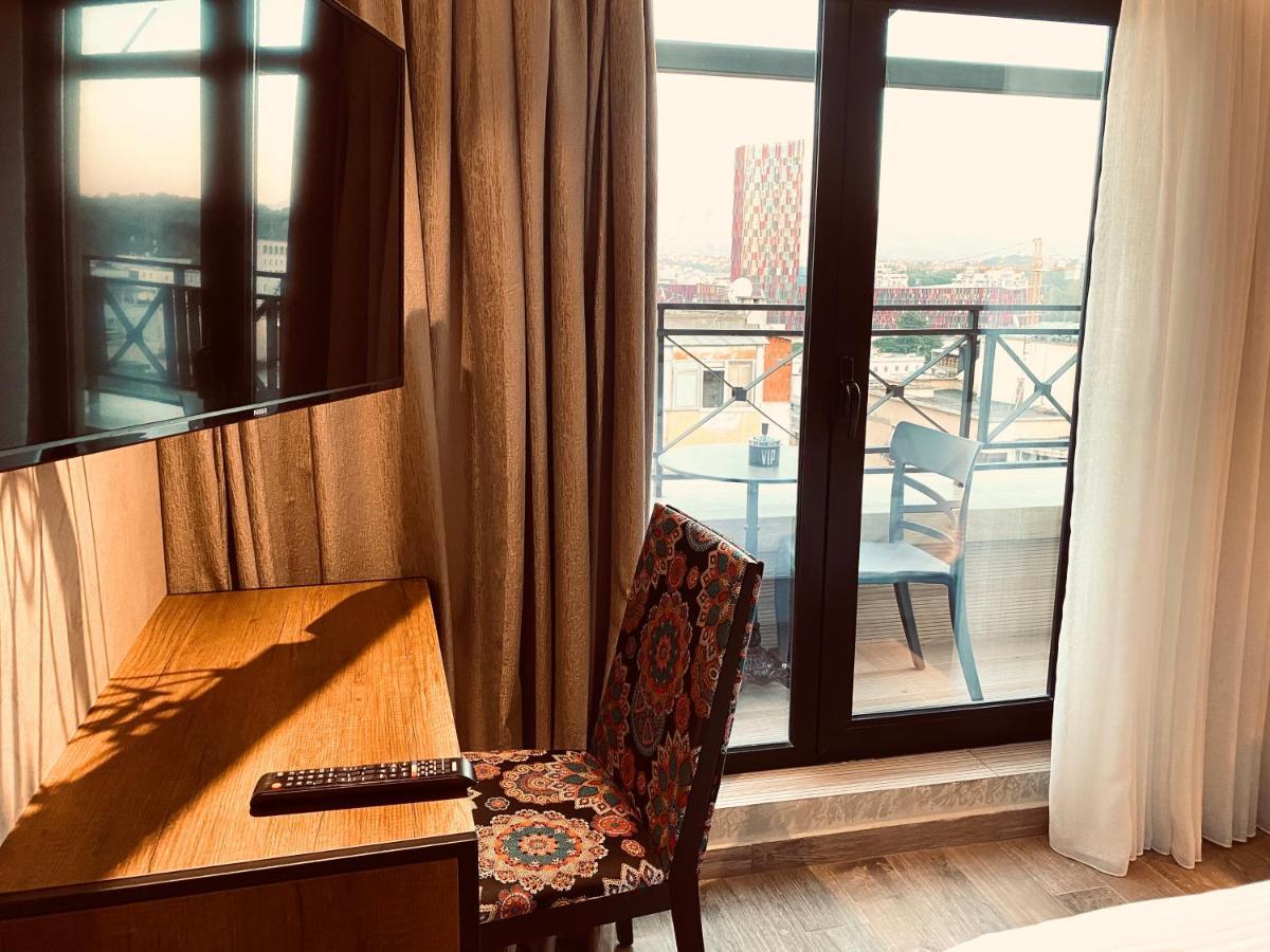 Deluxe Rooms In Blloku Area Тирана Екстер'єр фото