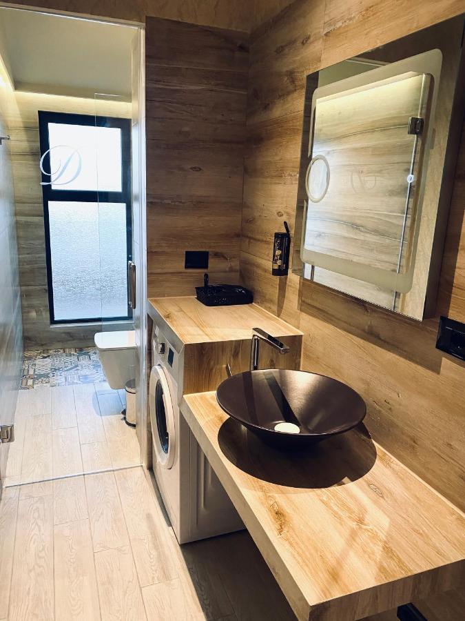 Deluxe Rooms In Blloku Area Тирана Екстер'єр фото