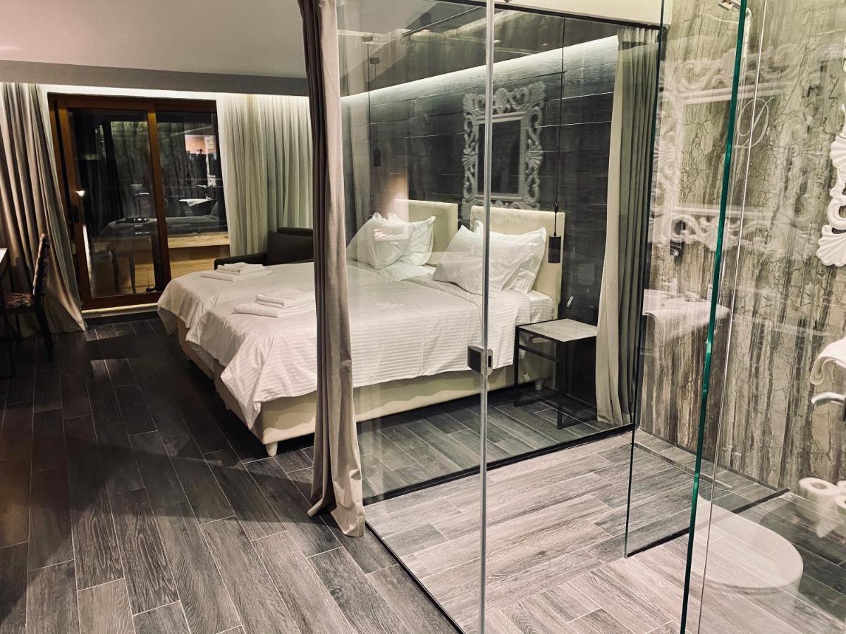 Deluxe Rooms In Blloku Area Тирана Екстер'єр фото