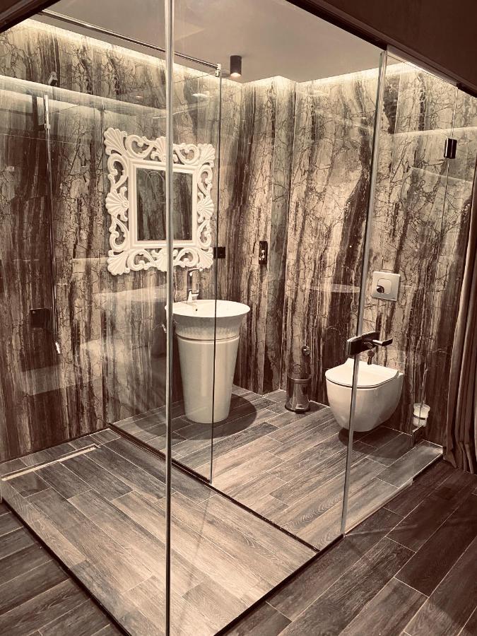 Deluxe Rooms In Blloku Area Тирана Екстер'єр фото